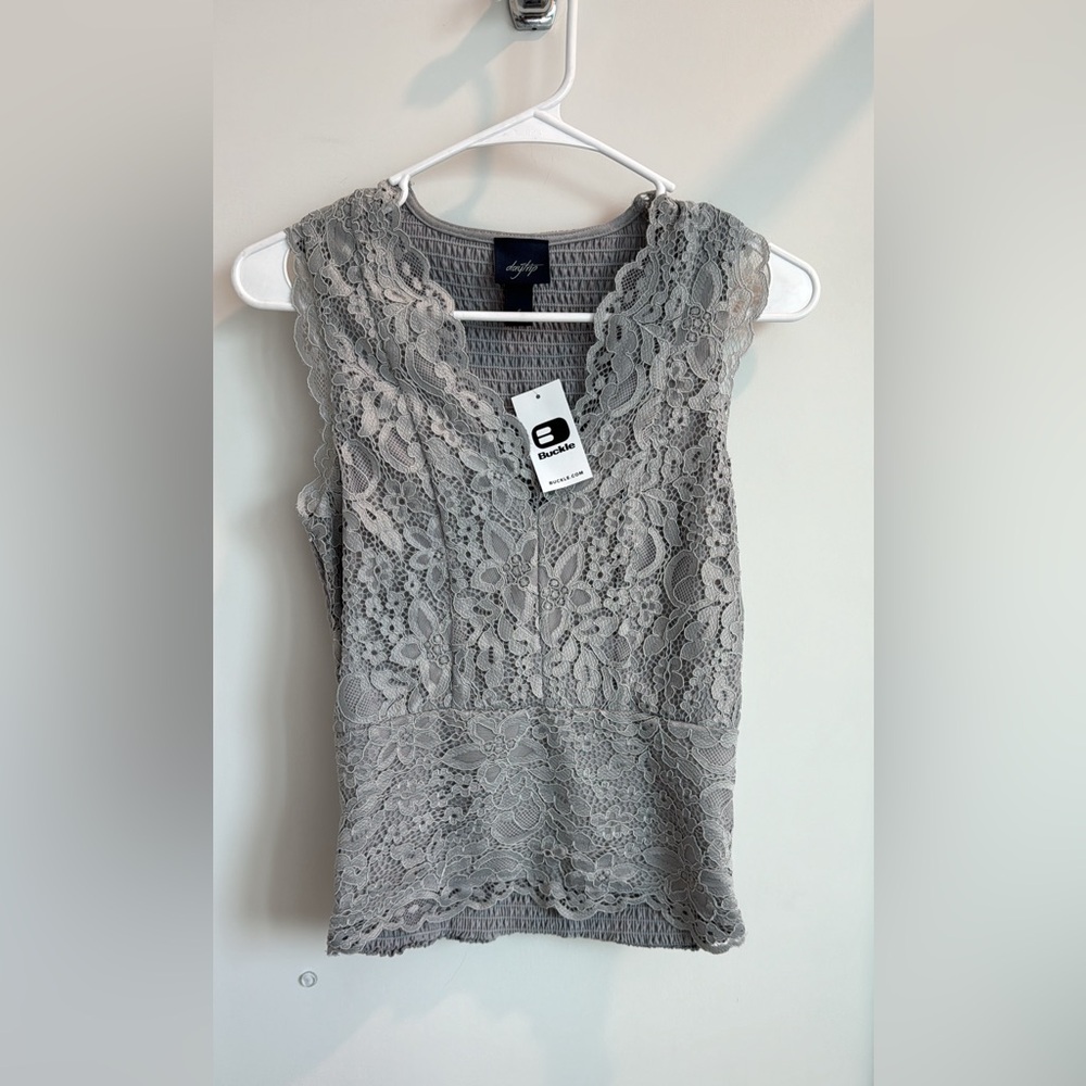 Brand new buckle top